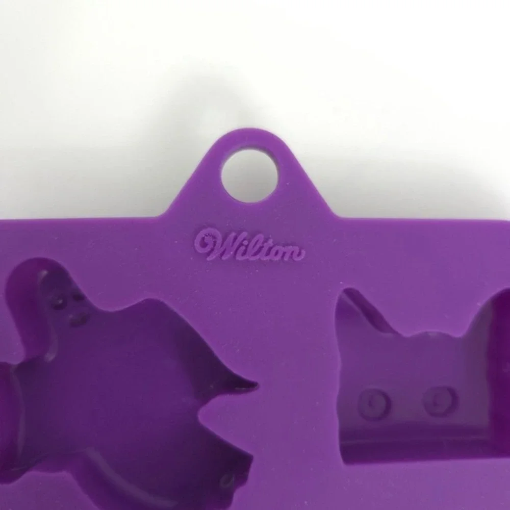 Wilton Halloween Flexible Silicone‎ Chocolate Candy Mold (Set of 3)